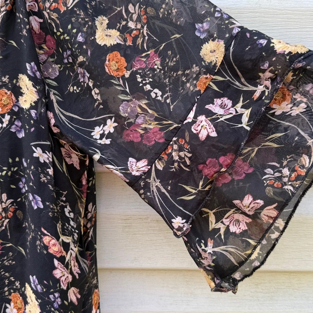 Bellambia | Silk Viscose Floral Ruffle Sleeve Blouse size Medium